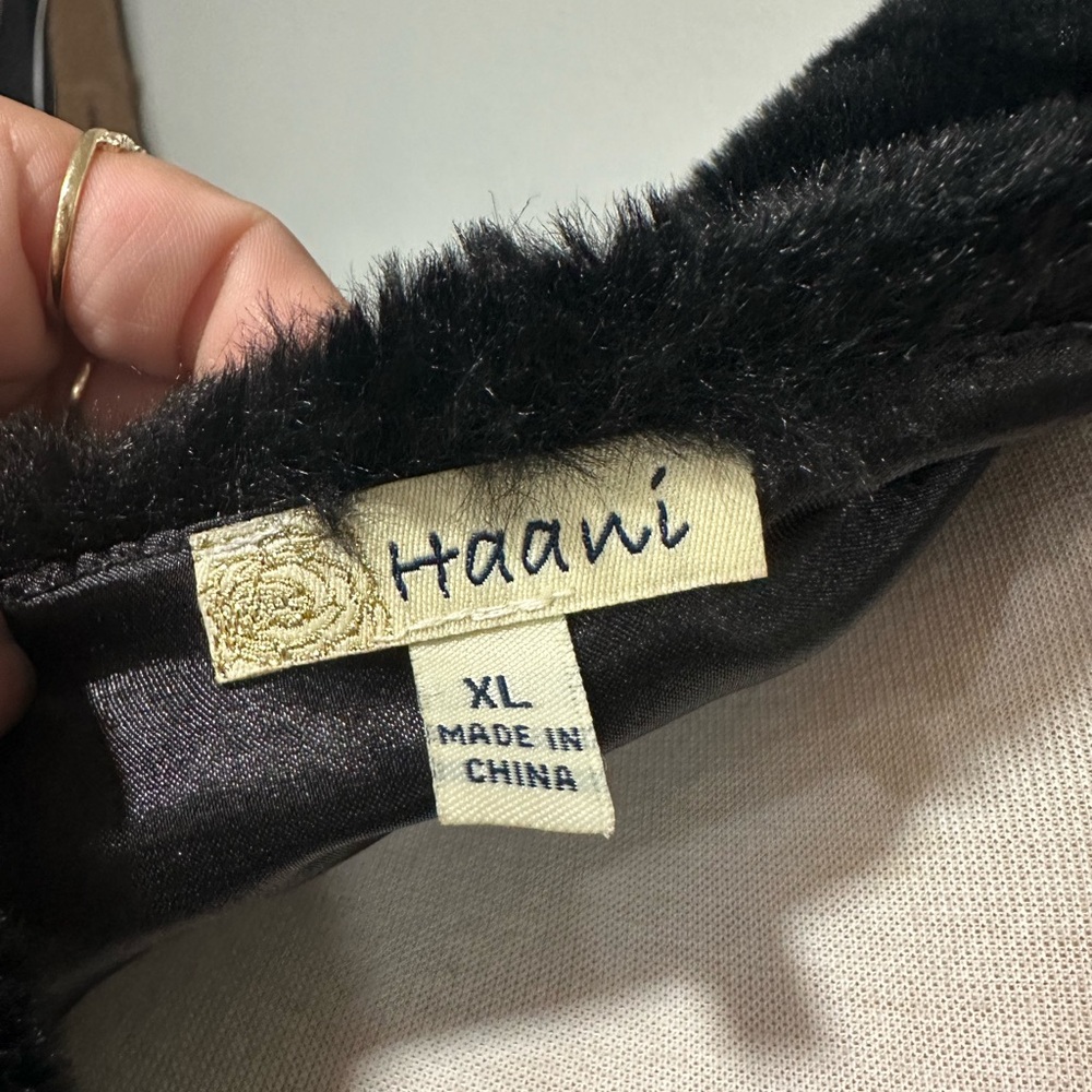 Haani faux fur cape - Picture 2 of 5